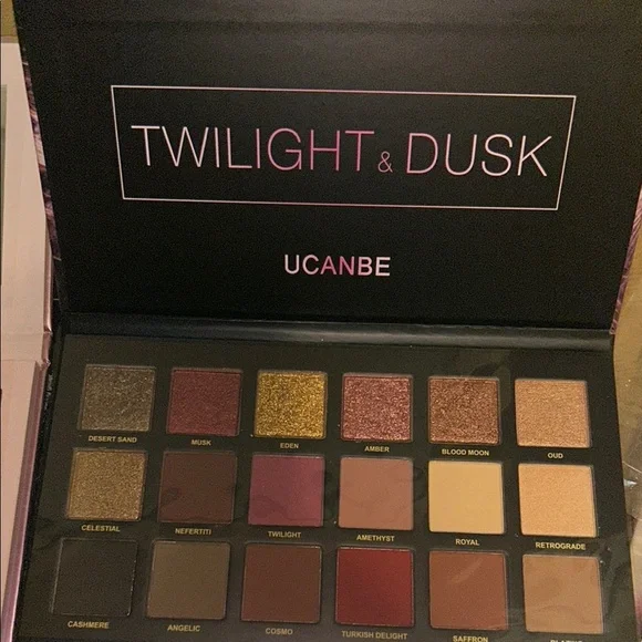 Aromas Twilight Eyeshadow Palette - Pink and Purple - Picture 5 of 5